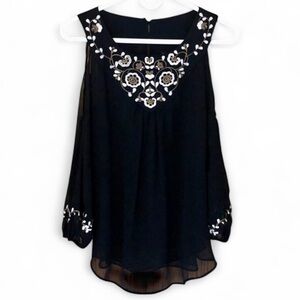 White House Black Market Black
Embroidered Cold Shoulder
Top Small Long Sleeve